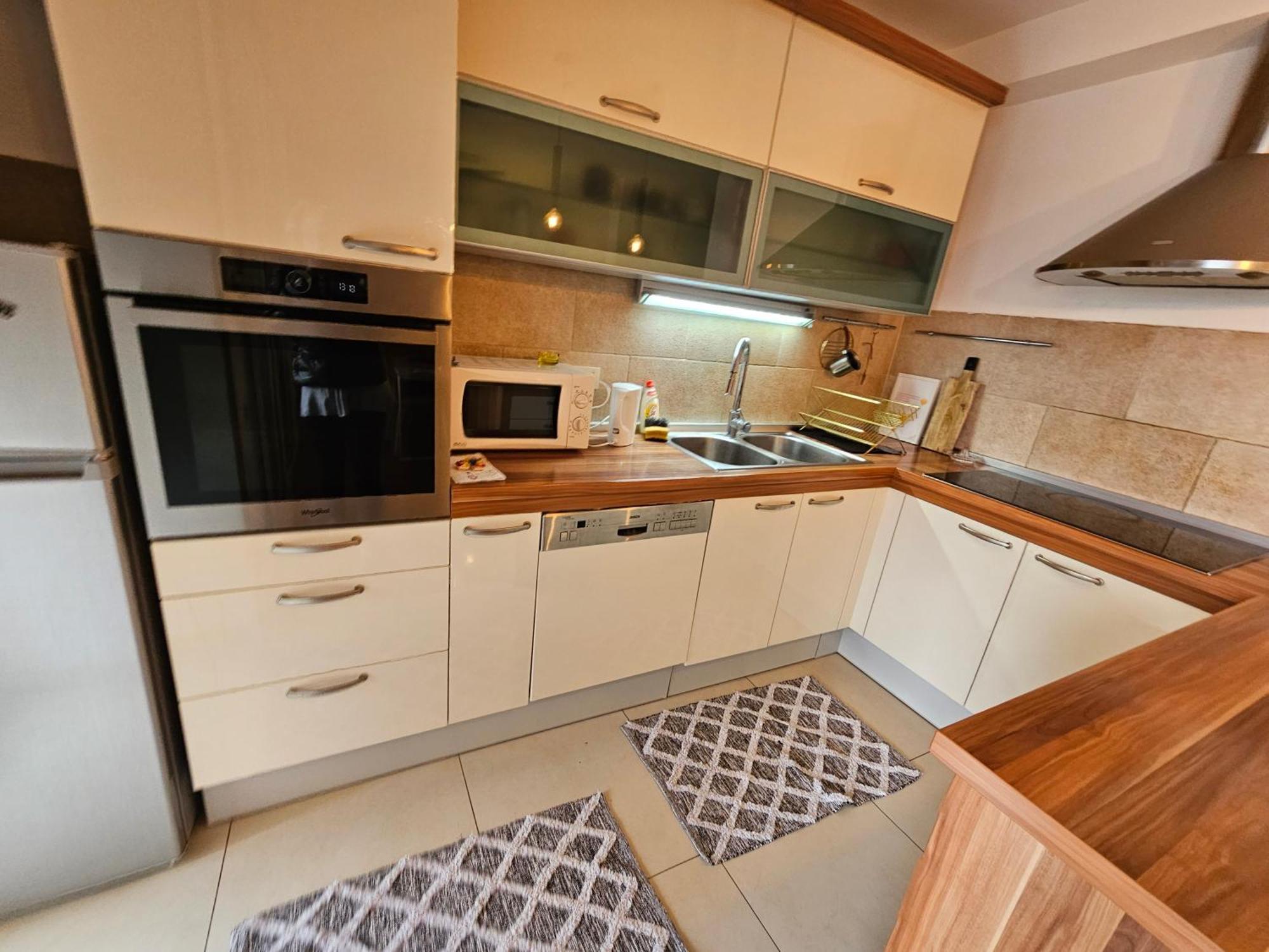 Beautiful Apartment, Area Split