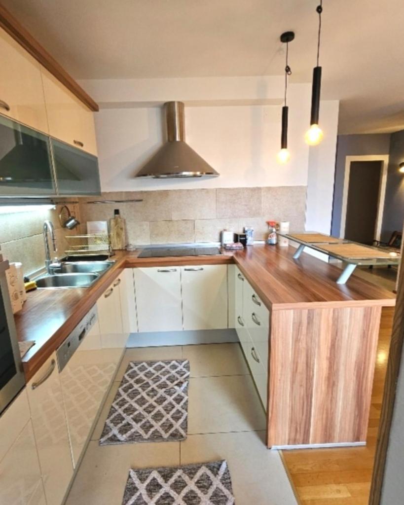 Beautiful Apartment, Area *
