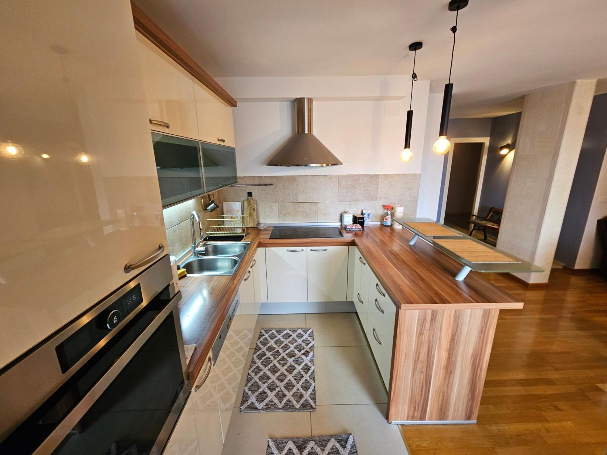 Beautiful Apartment, Area Split