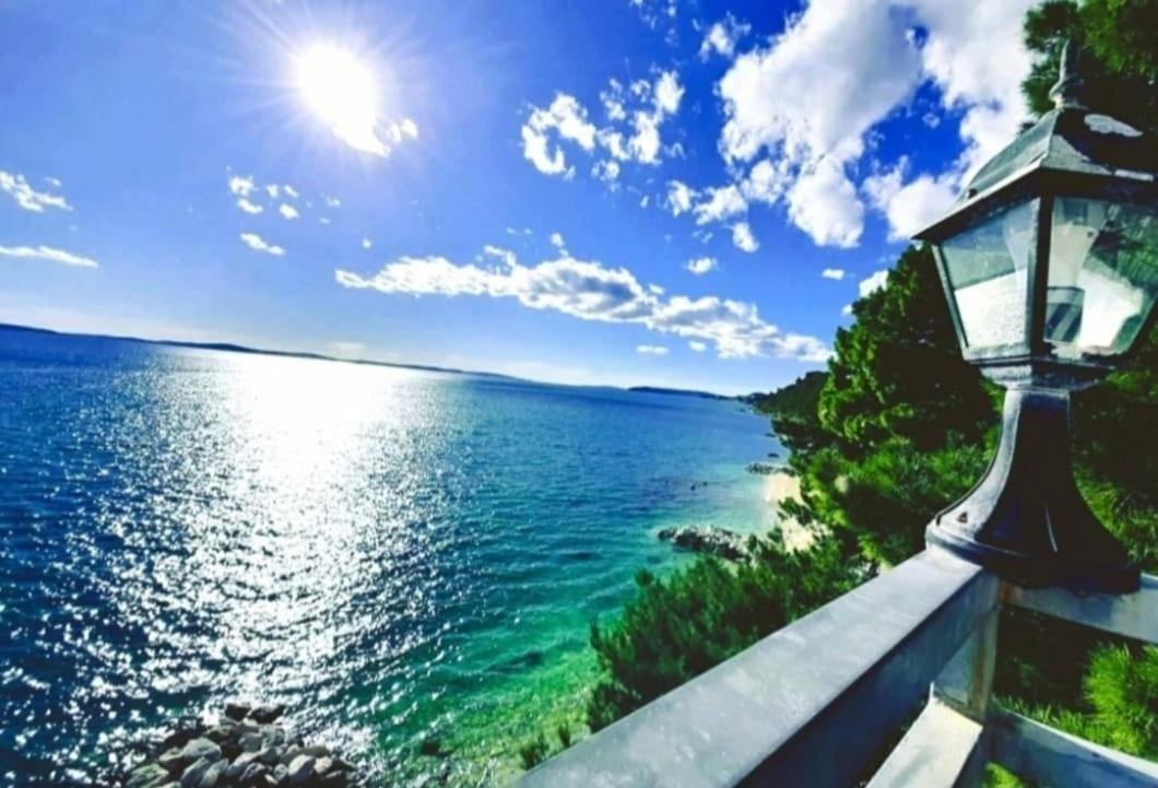 Beautiful Apartment, Area Split