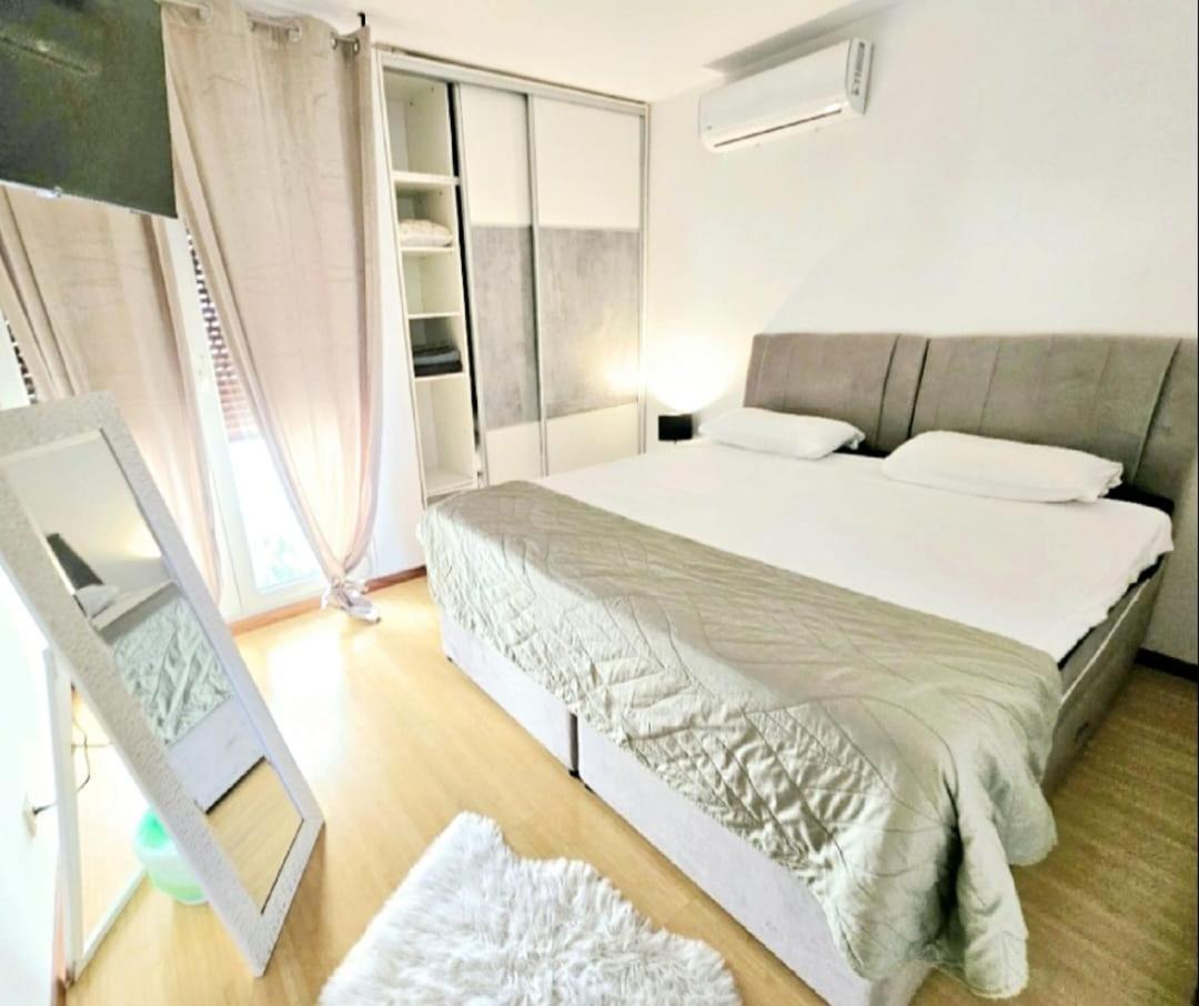 Apartment Beautiful Apartment, Area Split