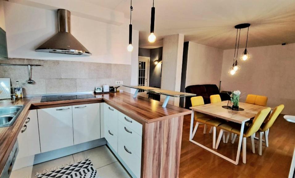 Beautiful Apartment, Beach Area *