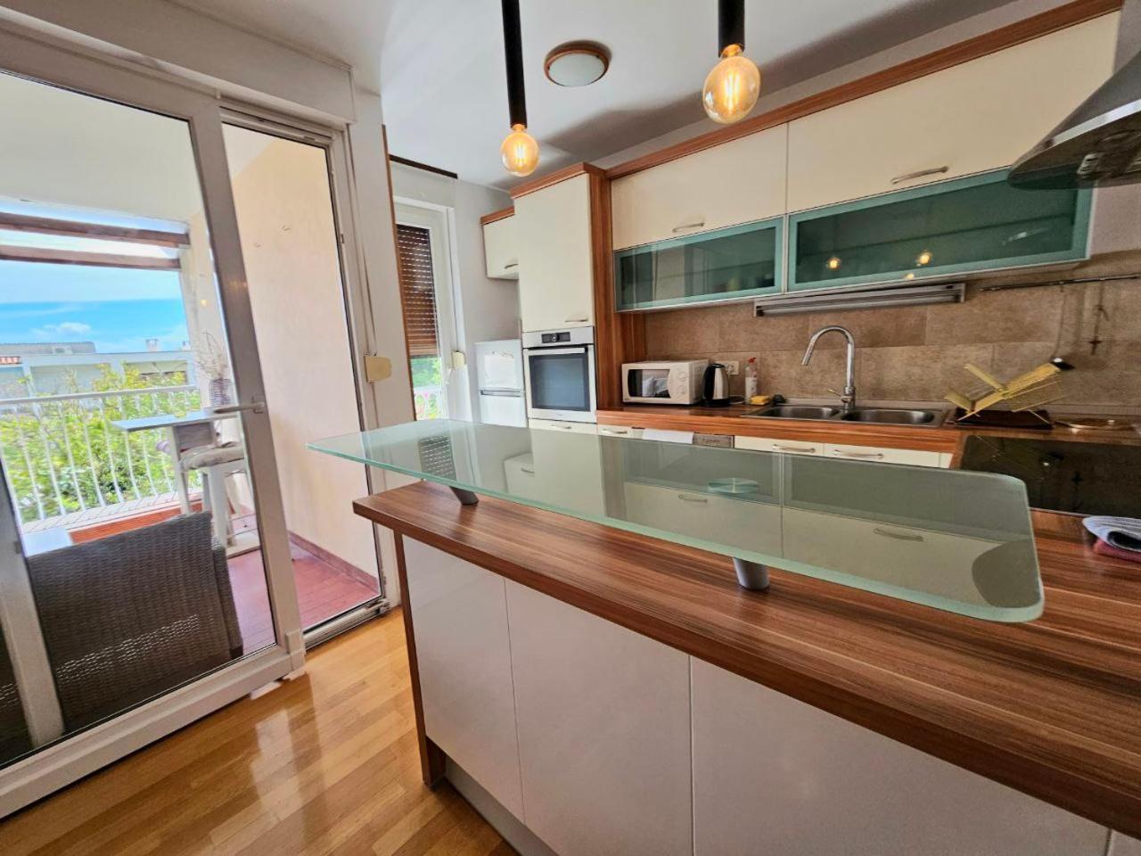 Beautiful Apartment, Area *