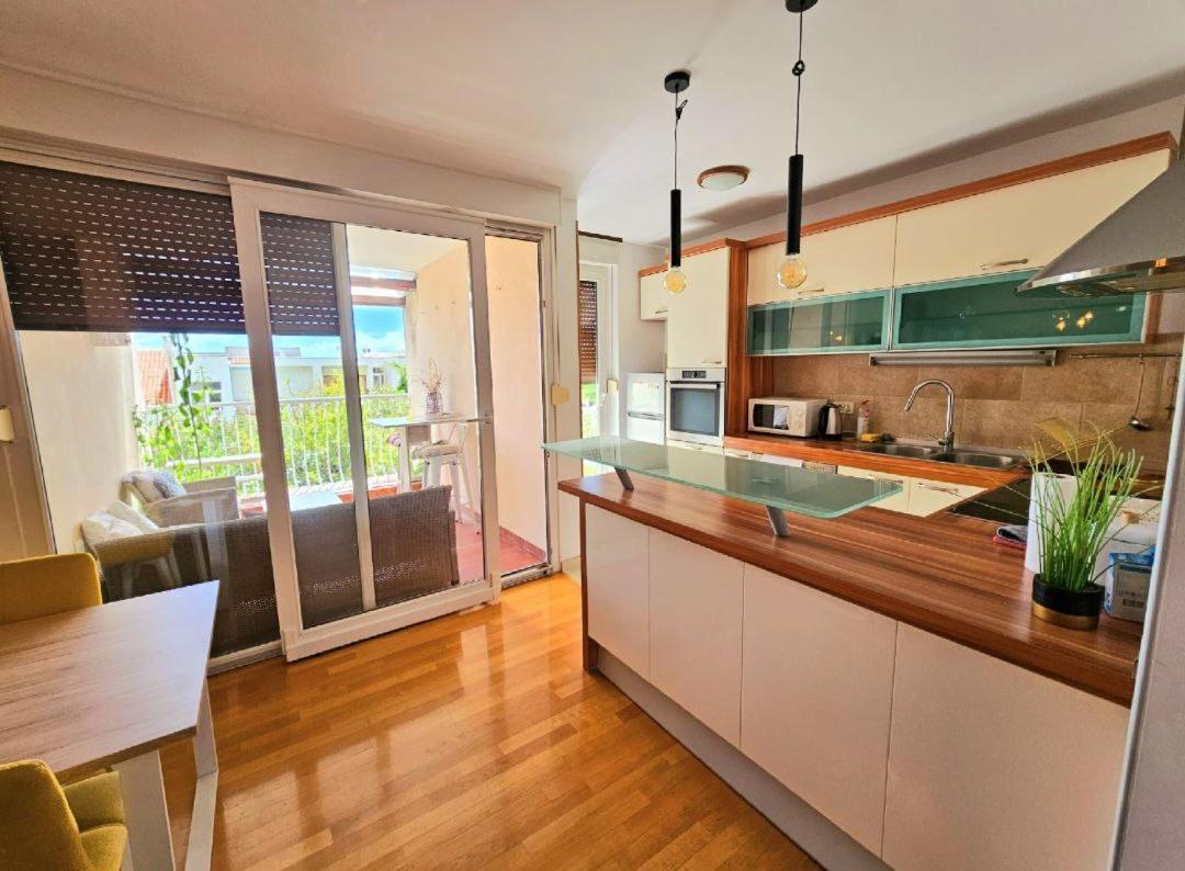 Beautiful Apartment, Area *