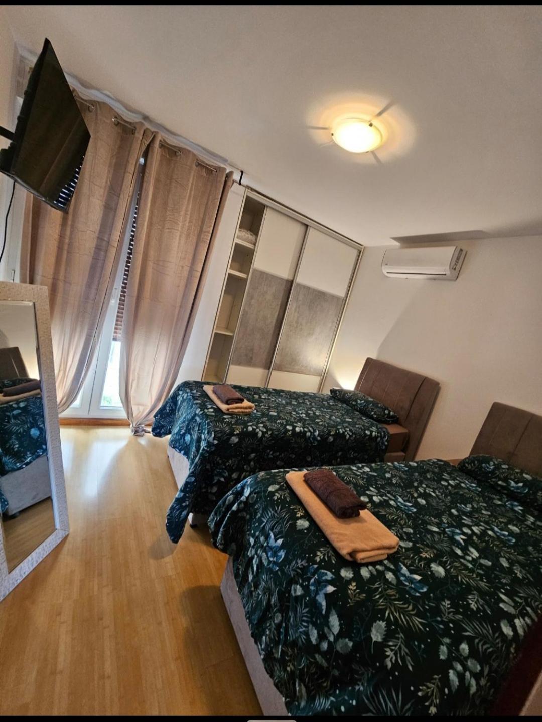 Beautiful Apartment, Area *