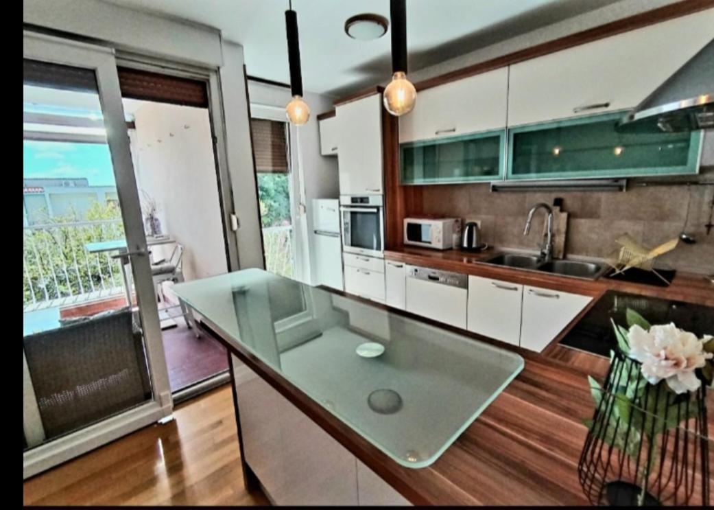 Beautiful Apartment, Beach Area